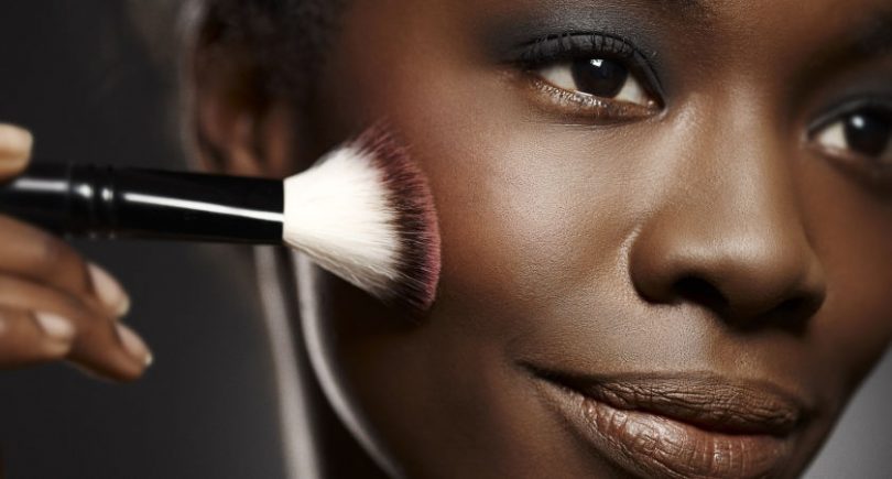 Maquiagem para pele negra: como fazer passo a passo