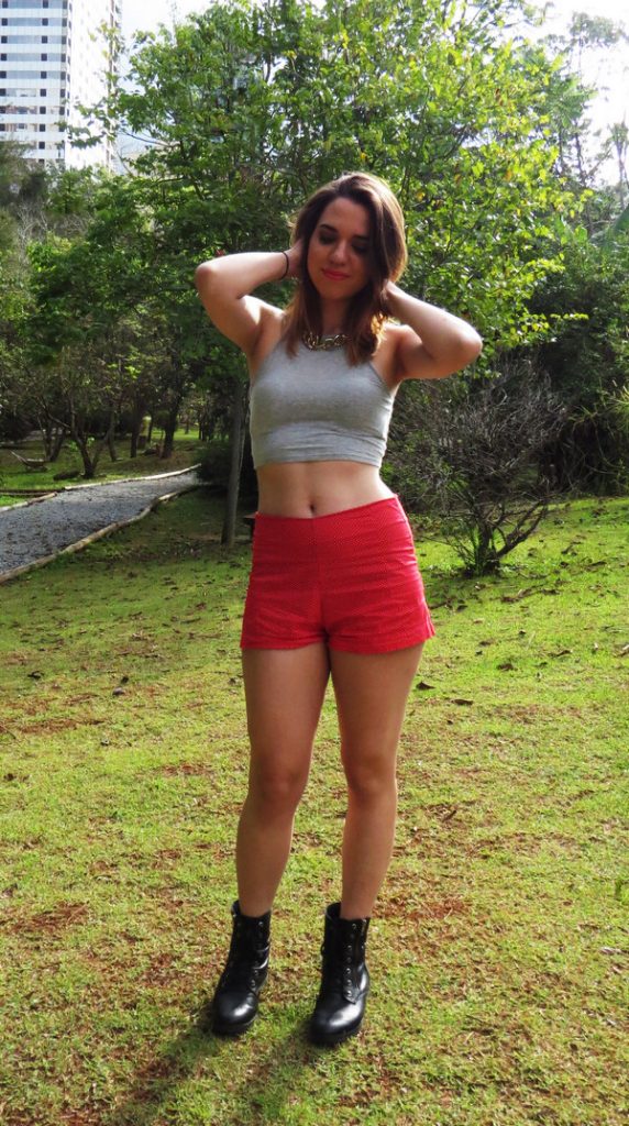 Looks com hot pants autenticidade e estilo em uma única peça