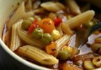 Como fazer sopa de legumes com macarrão