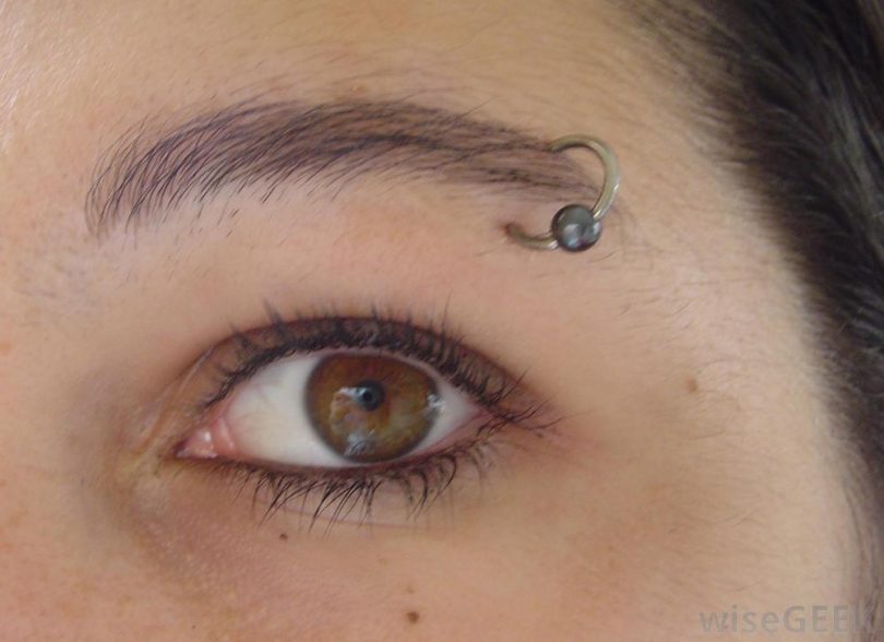 Piercing sobrancelha: guia completo de dicas e cuidados