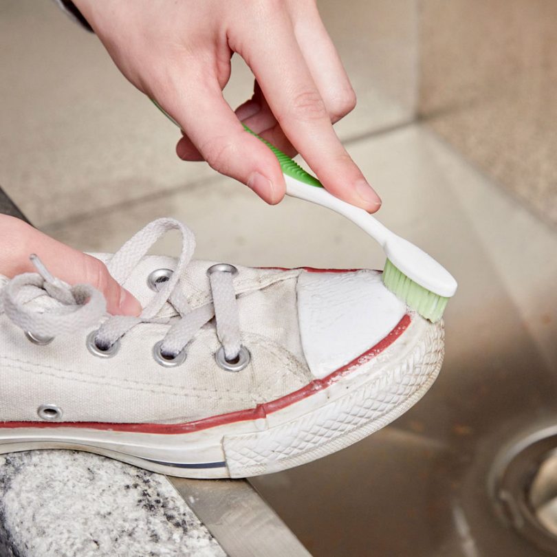 creme dental limpa tenis