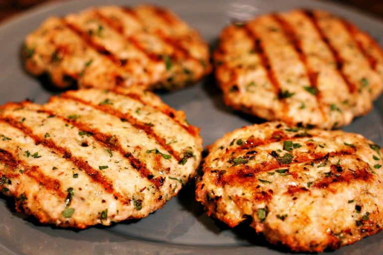 Hambúrguer de frango confira 7 receitas e como fazer Tudo Ela