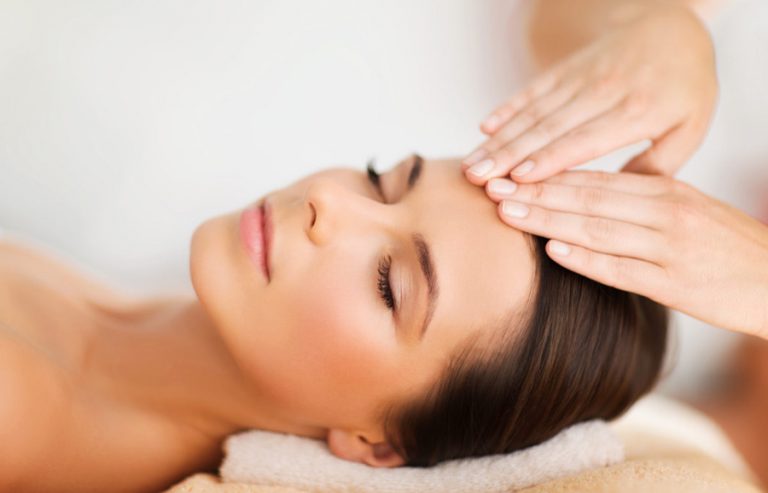 Massagem Facial Benefícios Indicações E Detalhes Que Você Precisa Saber 