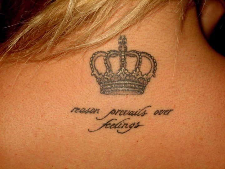 Significado da tatuagem de coroa: estilos + dicas para se inspirar!