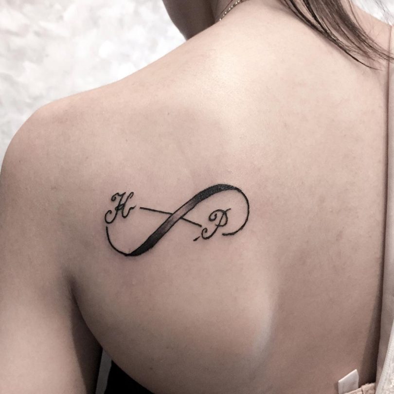 Tatuagem de símbolo de infinito: significado e inspirações para tatuar