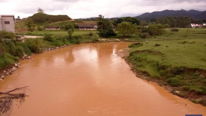 Sonhar com água barrenta: qual o significado deste sonho?